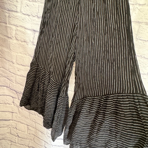 American Eagle Outfitters Black and White Striped jumper - Picture 2 of 5